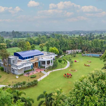 Stayvista At Wandering Vines Indoor Pool 4Bhk Luxury Villa In Delhi Sohna Exterior photo