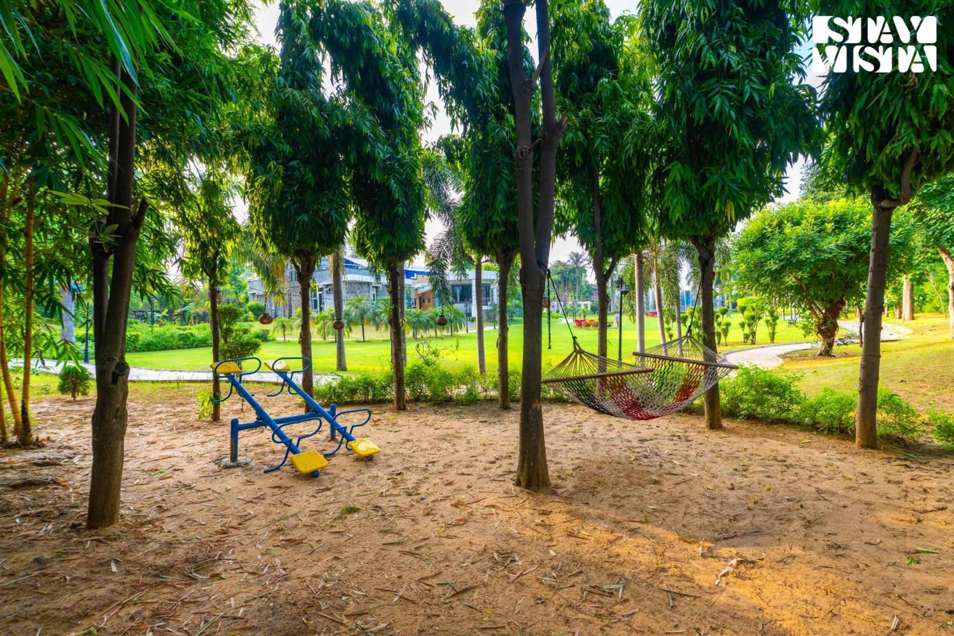 Stayvista At Wandering Vines Indoor Pool 4Bhk Luxury Villa In Delhi Sohna Exterior photo