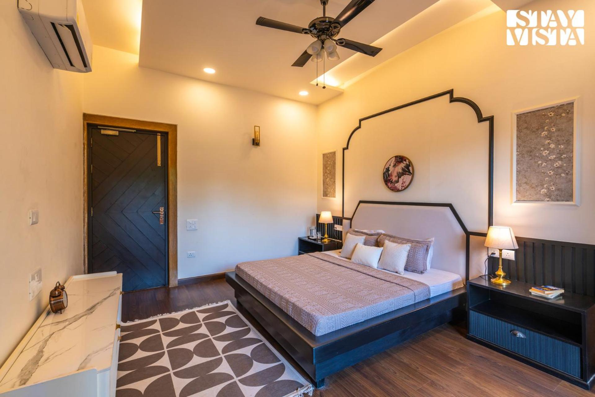 Stayvista At Wandering Vines Indoor Pool 4Bhk Luxury Villa In Delhi Sohna Exterior photo